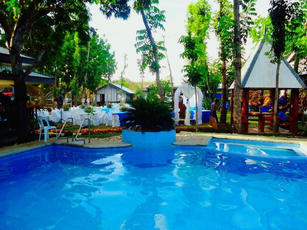 The Pelicans Resort Batangas Esterno foto