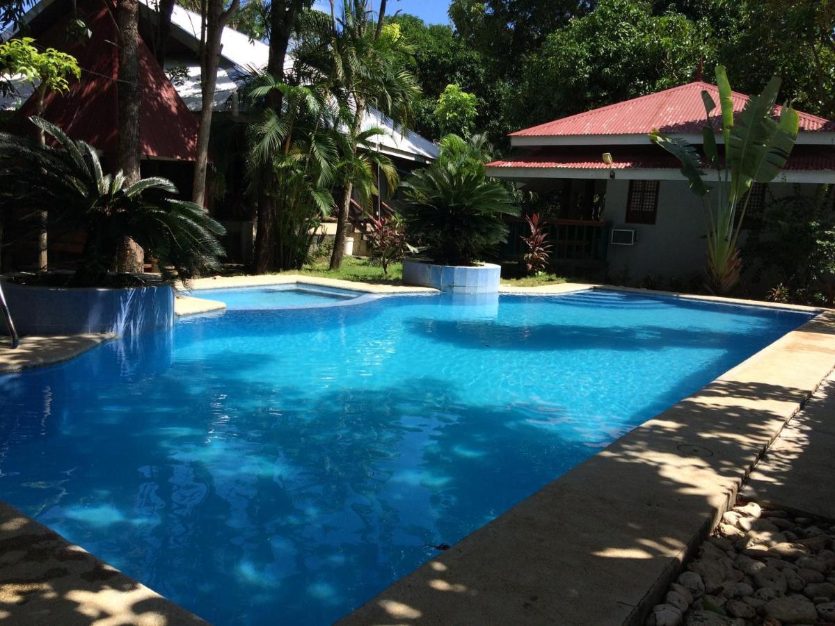 The Pelicans Resort Batangas Esterno foto