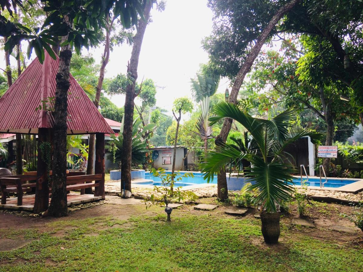The Pelicans Resort Batangas Esterno foto